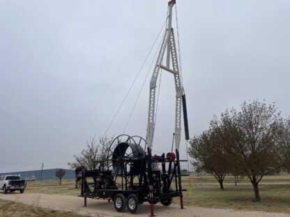 A crane that is attached to the back of a trailer.